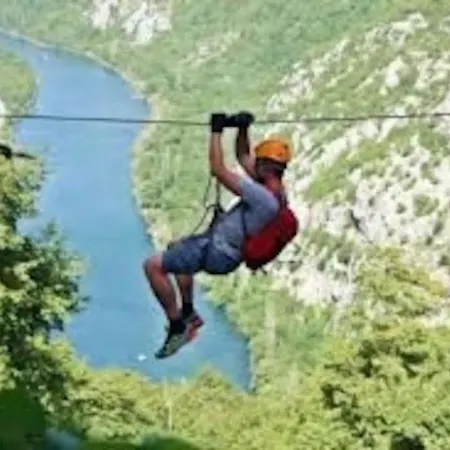 Vakantiehuis House, 3 Brs, 100 Y Old, 14 Km Np Krka, 35 Km Sea Oklaj