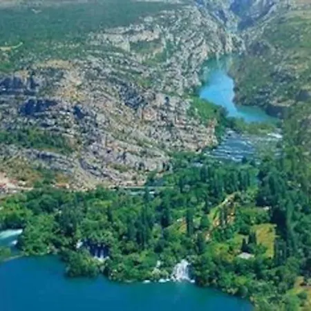 House, 3 Brs, 100 Y Old, 14 Km Np Krka, 35 Km Sea Holiday home