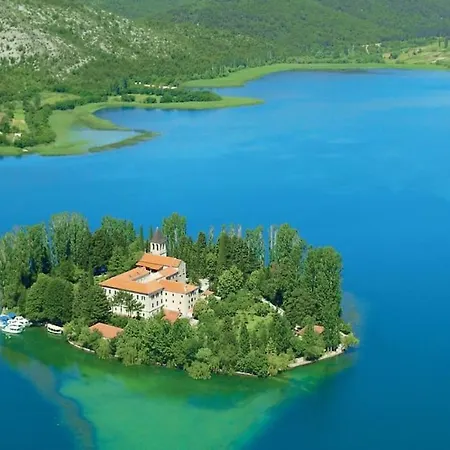 Holiday home House, 3 Brs, 100 Y Old, 14 Km Np Krka, 35 Km Sea Oklaj