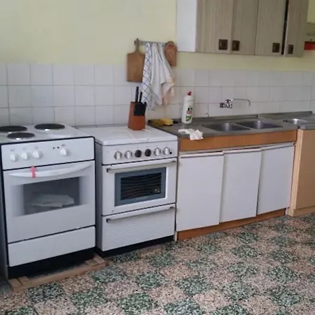 House, 3 Brs, 100 Y Old, 14 Km Np Krka, 35 Km Sea Oklaj