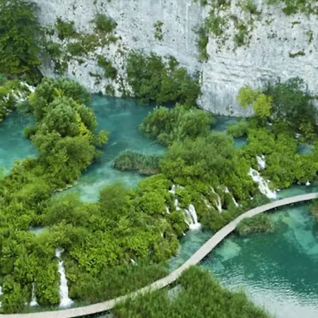 House, 3 Brs, 100 Y Old, 14 Km Np Krka, 35 Km Sea * Oklaj