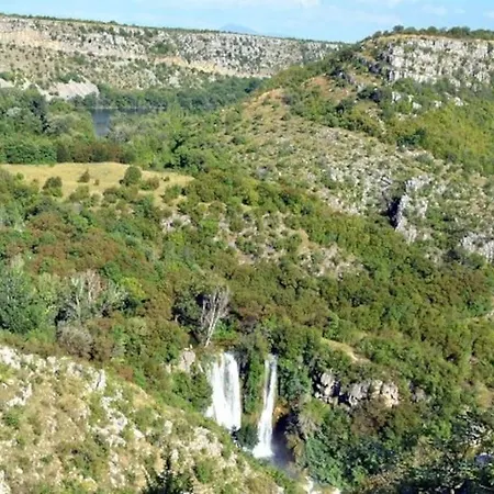 House, 3 Brs, 100 Y Old, 14 Km Np Krka, 35 Km Sea Oklaj