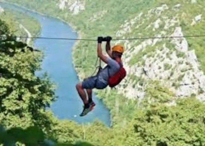 Vakantiehuis House, 3 Brs, 100 Y Old, 14 Km Np Krka, 35 Km Sea Oklaj