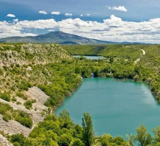 House, 3 Brs, 100 Y Old, 14 Km Np Krka, 35 Km Sea Oklaj