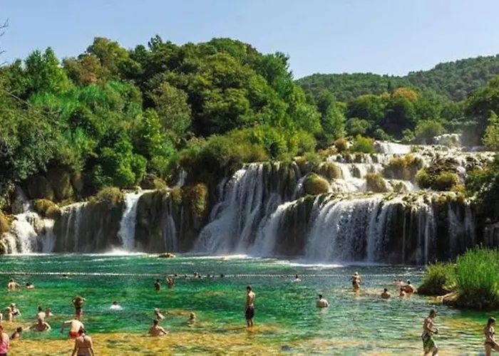 Vakantiehuis House, 3 Brs, 100 Y Old, 14 Km Np Krka, 35 Km Sea *