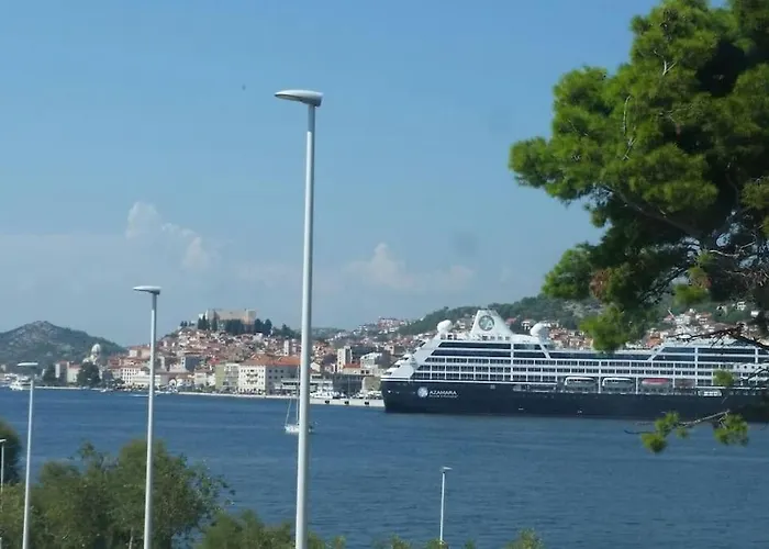 Vakantiehuis House, 3 Brs, 100 Y Old, 14 Km Np Krka, 35 Km Sea *