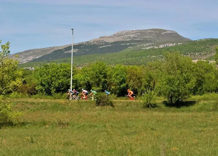 House, 3 Brs, 100 Y Old, 14 Km Np Krka, 35 Km Sea *