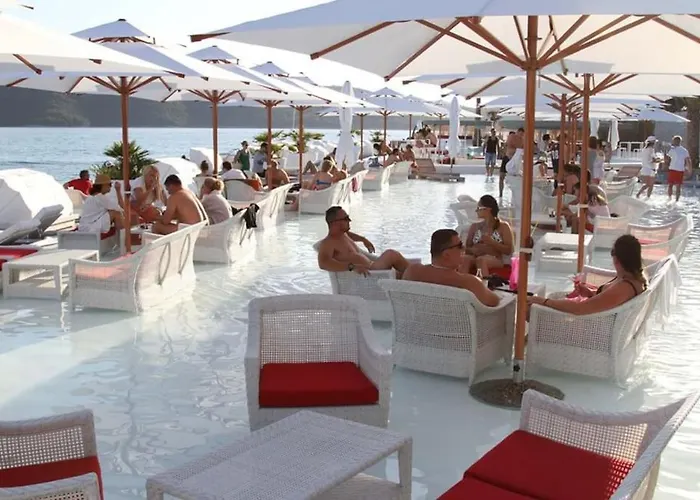 House, 3 Brs, 100 Y Old, 14 Km Np Krka, 35 Km Sea *