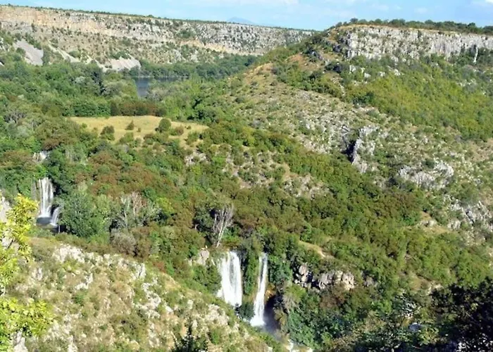 House, 3 Brs, 100 Y Old, 14 Km Np Krka, 35 Km Sea Oklaj