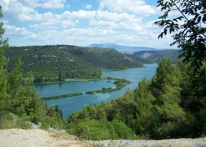 Vakantiehuis House, 3 Brs, 100 Y Old, 14 Km Np Krka, 35 Km Sea *